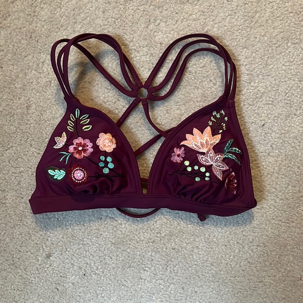 Floral bikini top. Time and Tru brand.